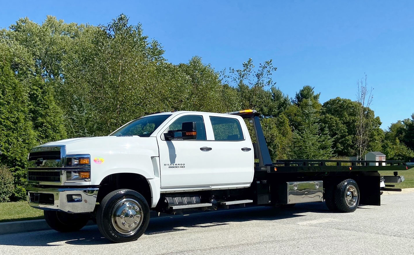 2020 Chevrolet 6500 4X4 Crew Cab W/ Rollback Tow Bed - Equip-Used.Com